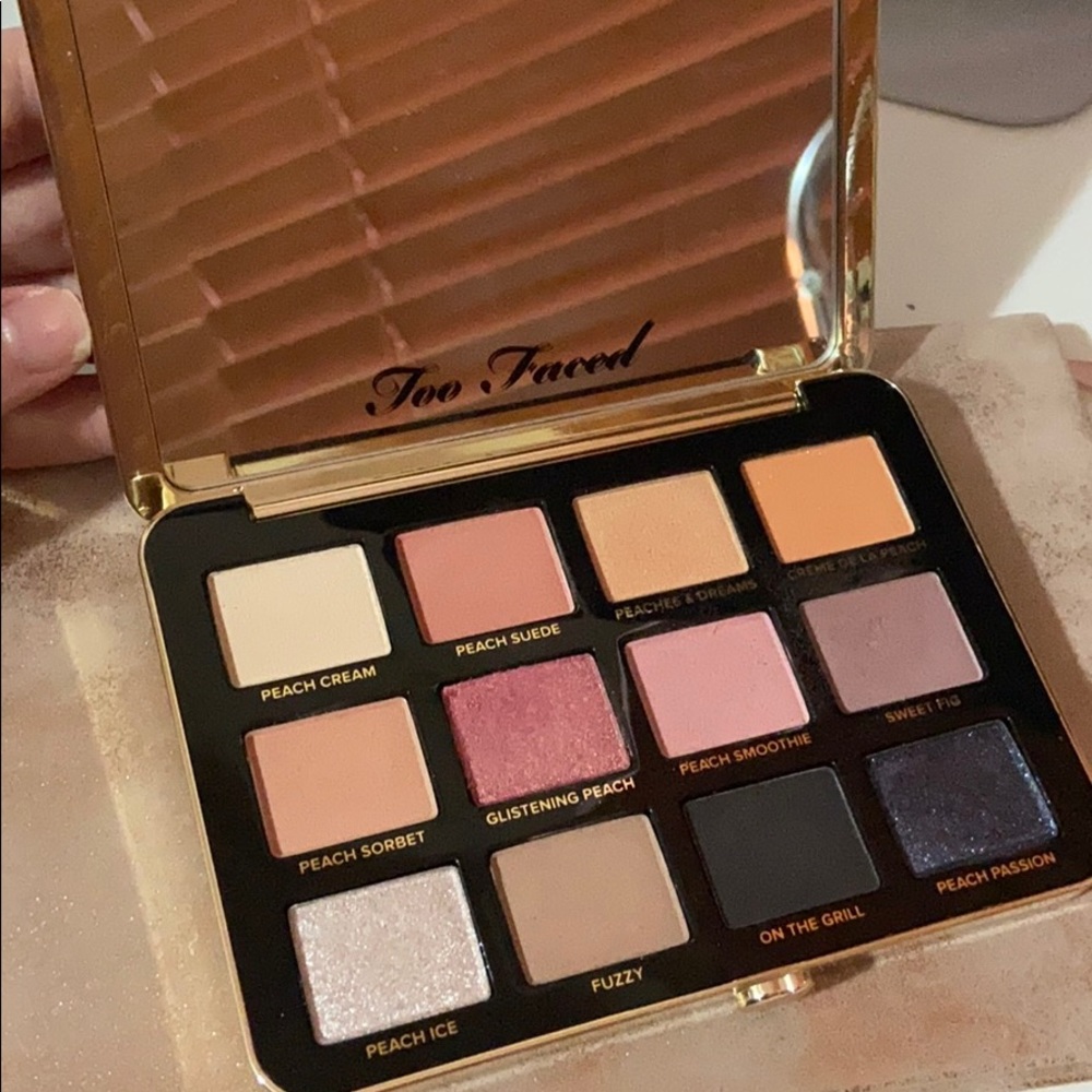 Too Faced White Peach Eye shadow Pallet
